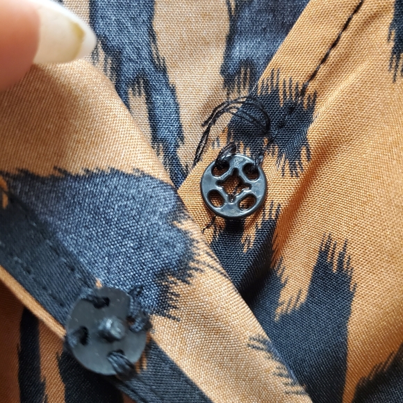 Leopard Plus Wrap Top Flare Sleeve Size OXL - Picture 6 of 7